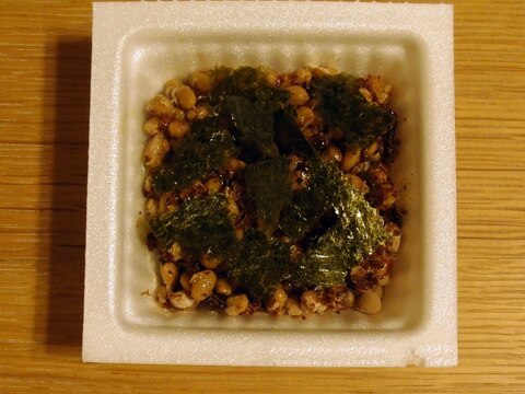 白いご飯によく合う！錦松梅と味付け海苔の納豆